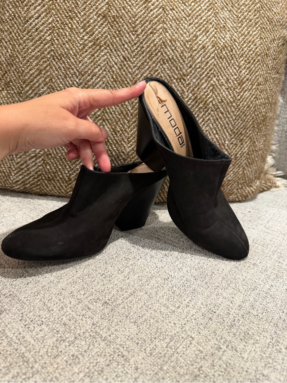 Moda Black Suede Slip-On Block Heel Mules